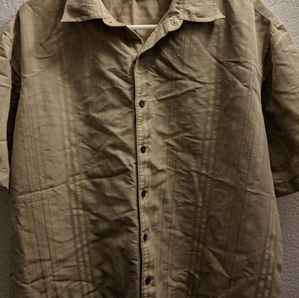 John Henry Buttom Up Shirt